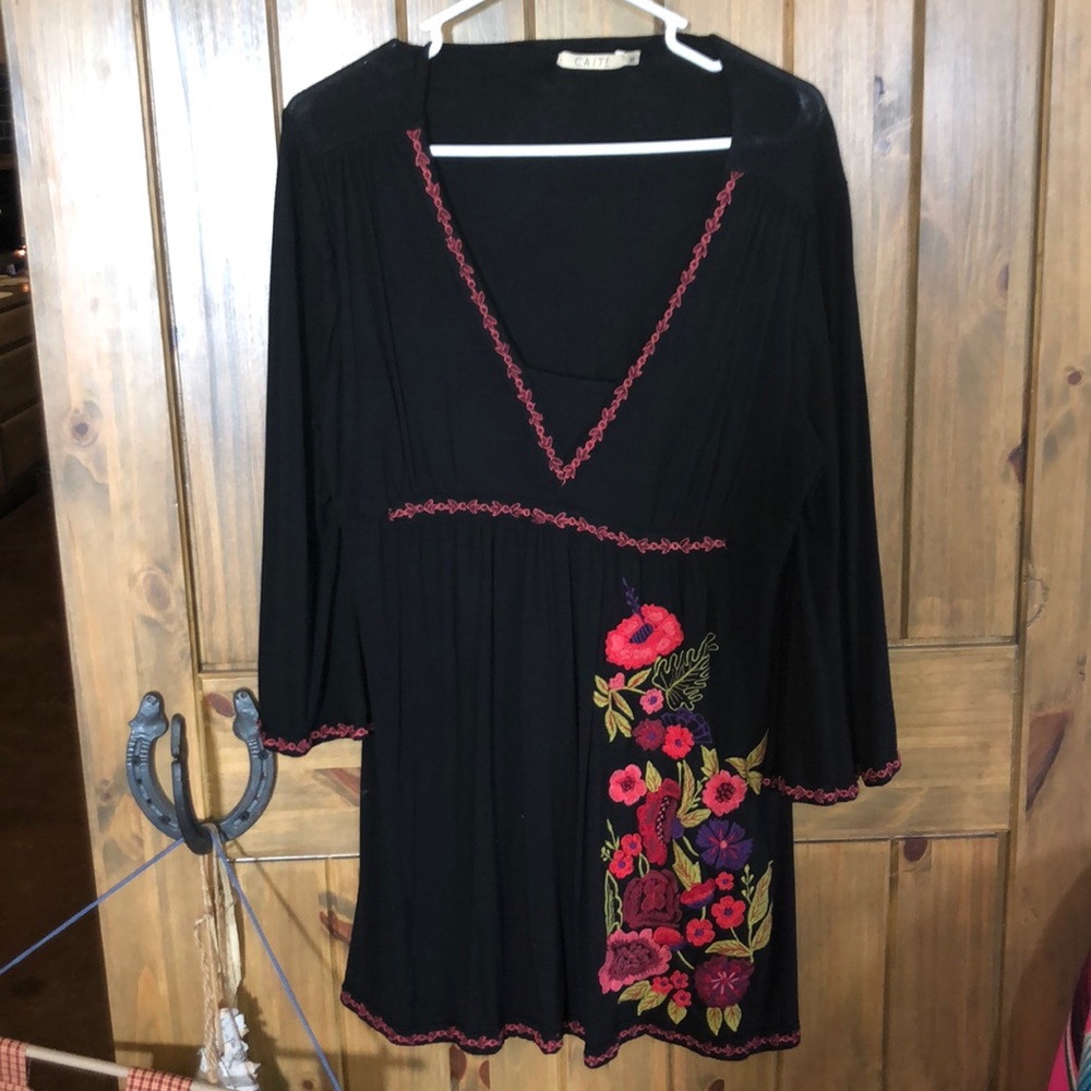 Caite bell sleeve embroidered blouse XL